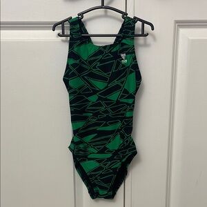 TYR Girl’s Mantova Maxfit One Piece Swimsuit, size 22/S